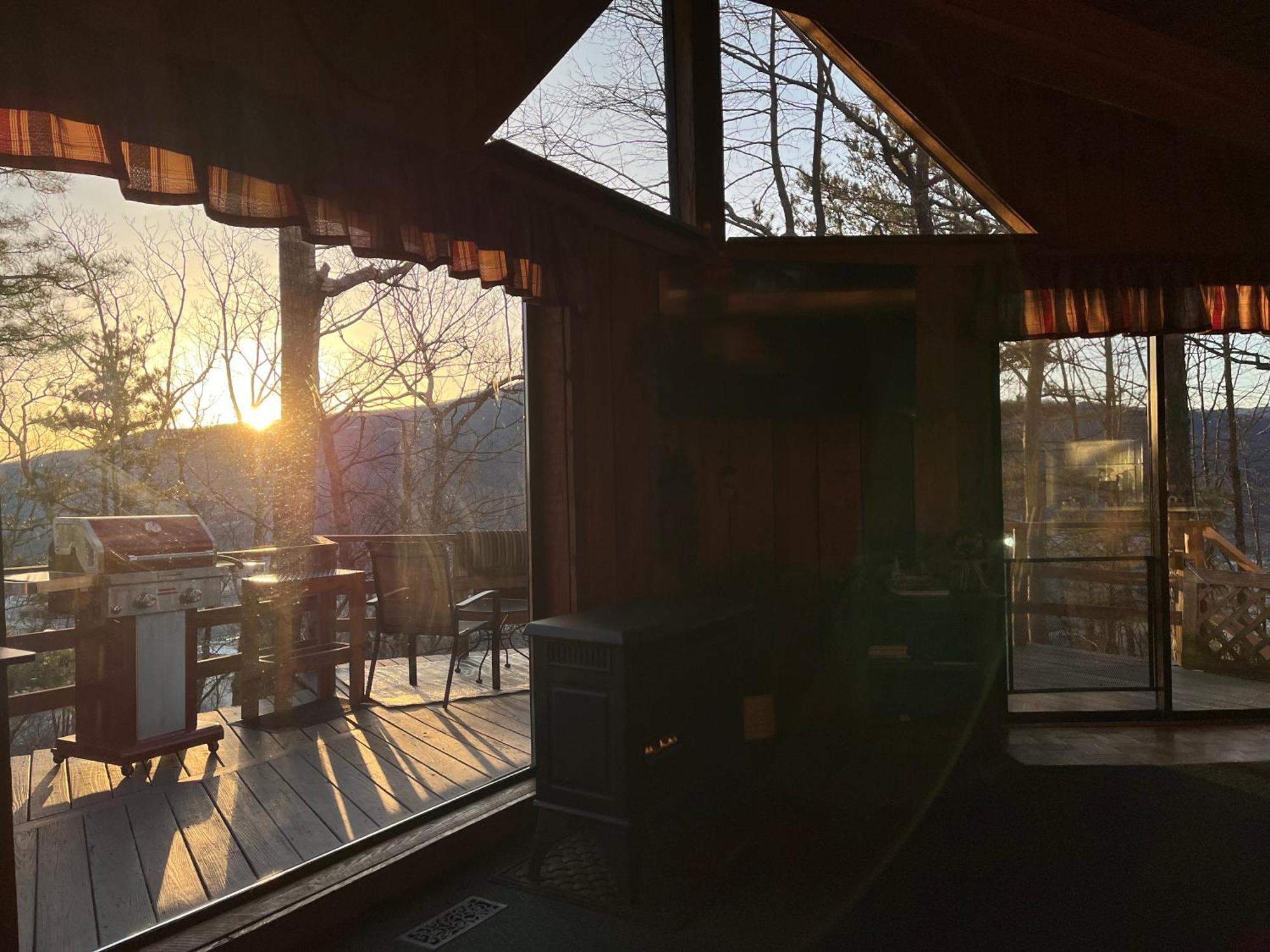 10 Miles Away From The Heart Of It All! Pigeon Forge Room photo